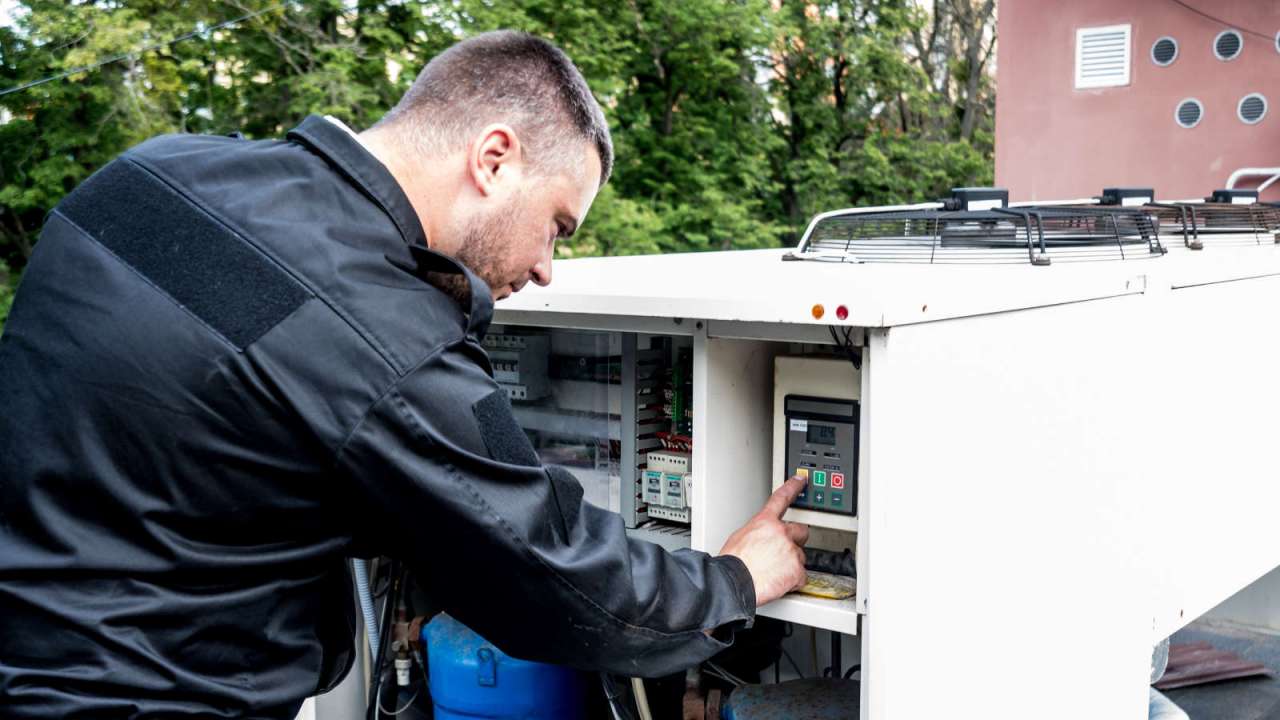 /assets/2025/04/md/ac-maintenance.jpg